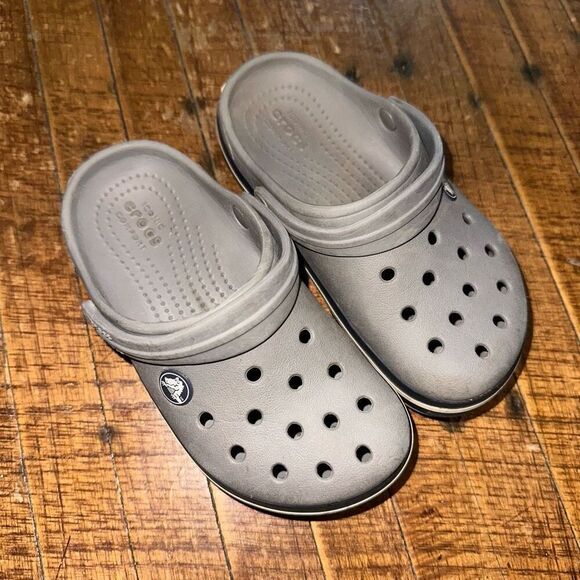 Crocs closed toe gray vented 11 rubber washable clogs - Picture 1 of 5